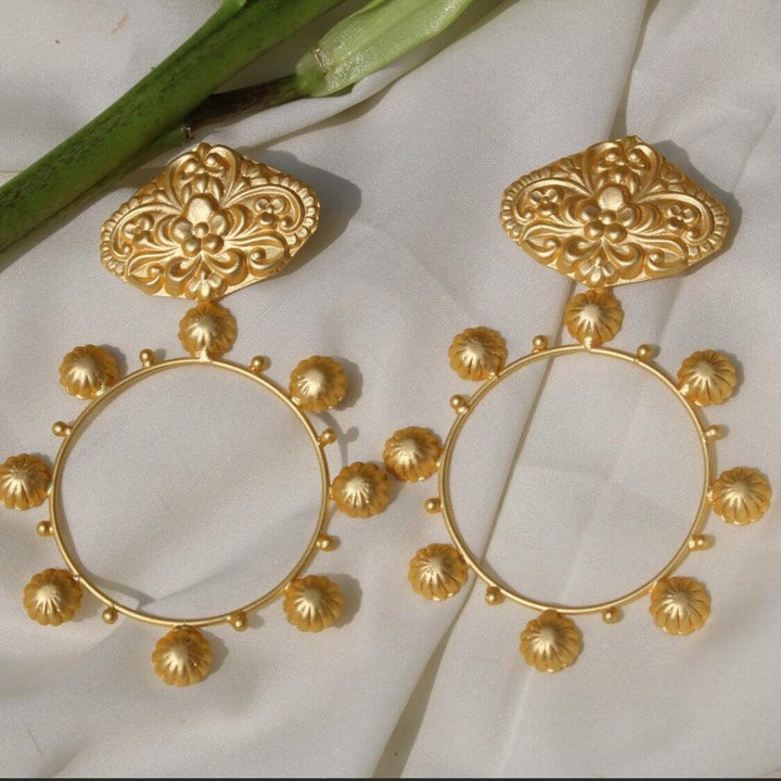 Gold polish earring