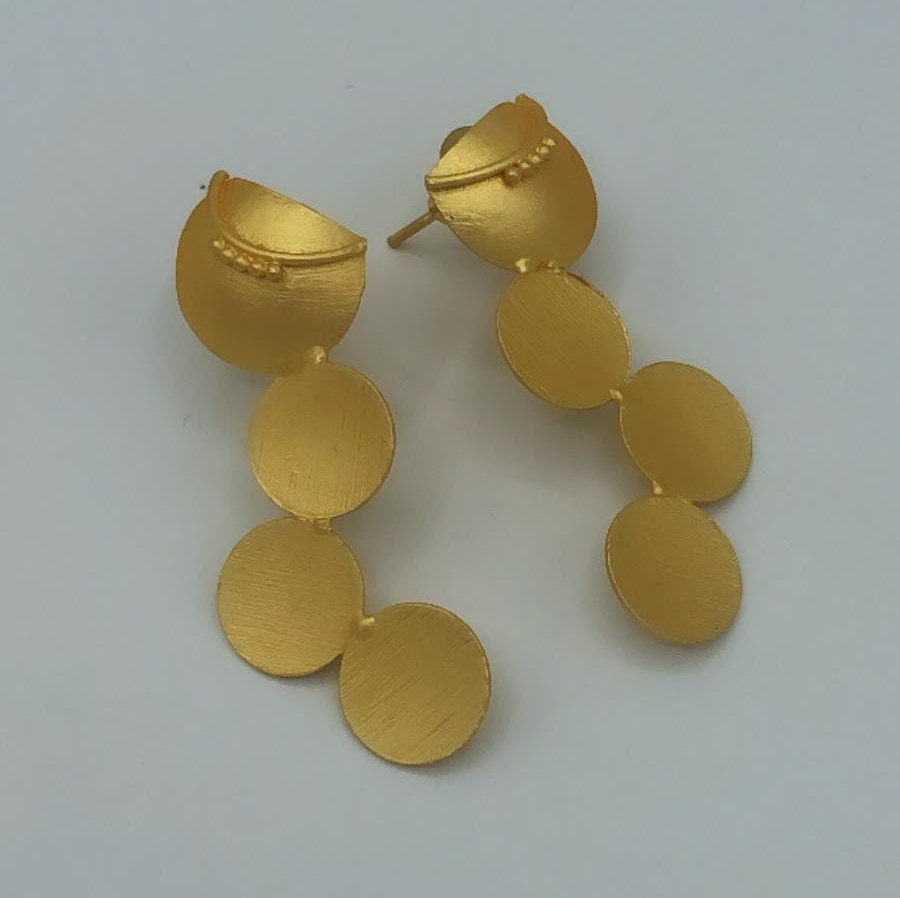 Gold polish hoop earring