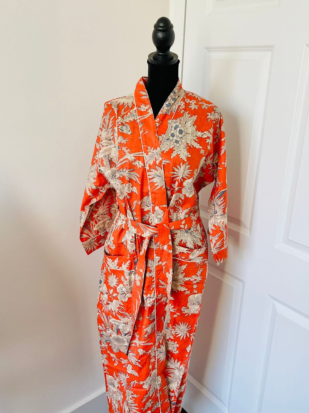 Elegant Kimono Robe - Perfect Bridesmaid Gift
