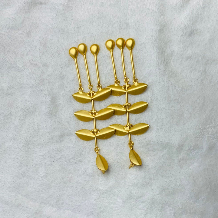 Elevate Your Everyday with Minimalist Gold Dangle Earrings