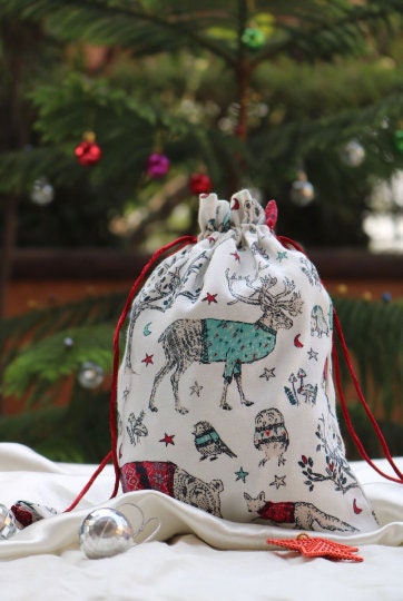 Festive Fun in Reusable Bags: Christmas Linen Drawstring Bags